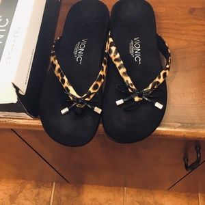 Women’s Vionic with Orthaheel technology Sandals Size 9